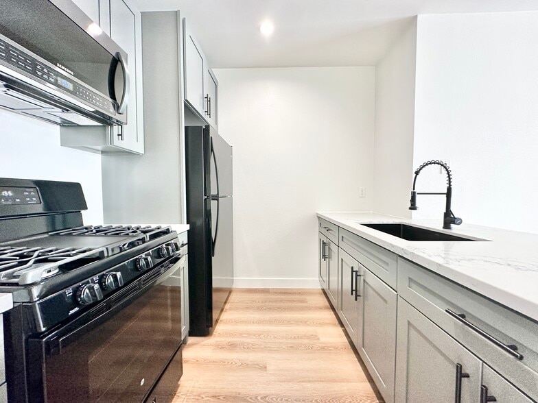 Primary Photo - 1541 Ocean Ave