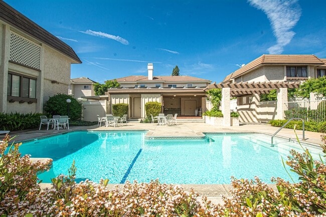 Building Photo - 848 W Huntington Dr