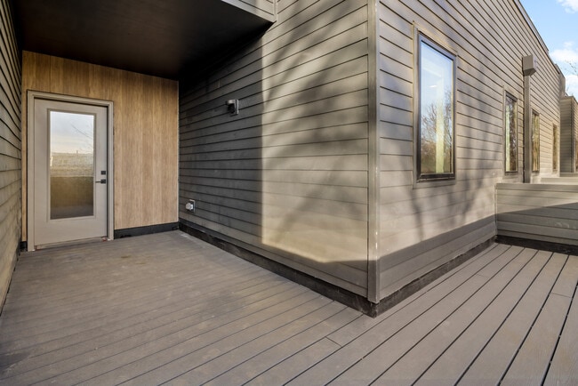 Building Photo - 1390 Pierce St