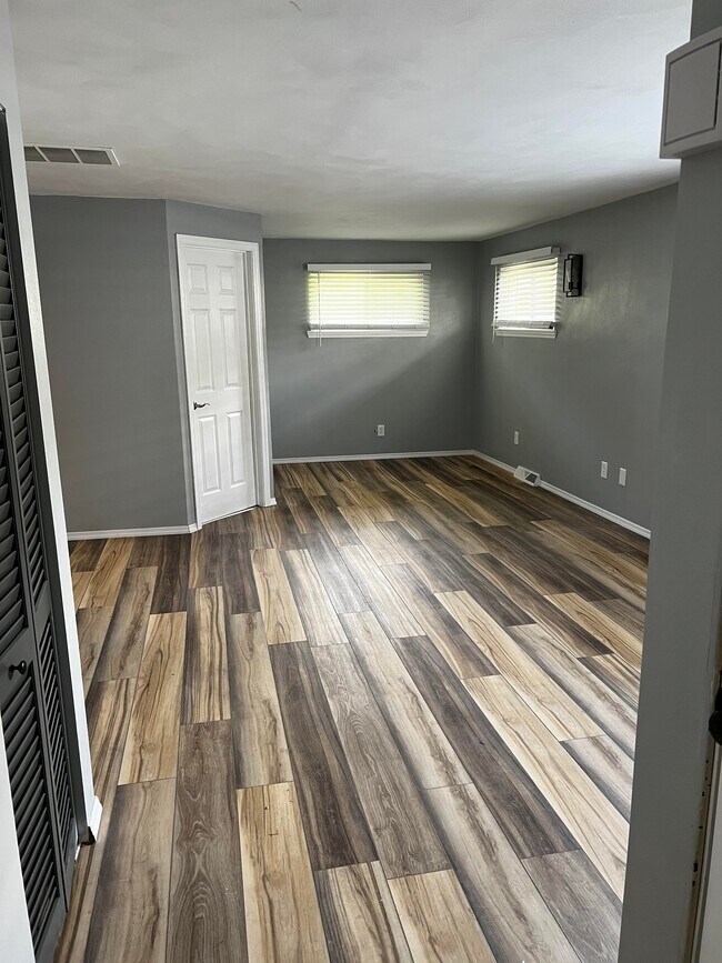 Building Photo - 1210 Perry Pl