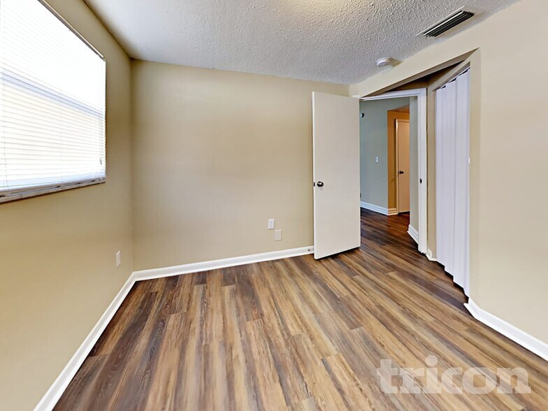 Building Photo - 8840 55th Wy N