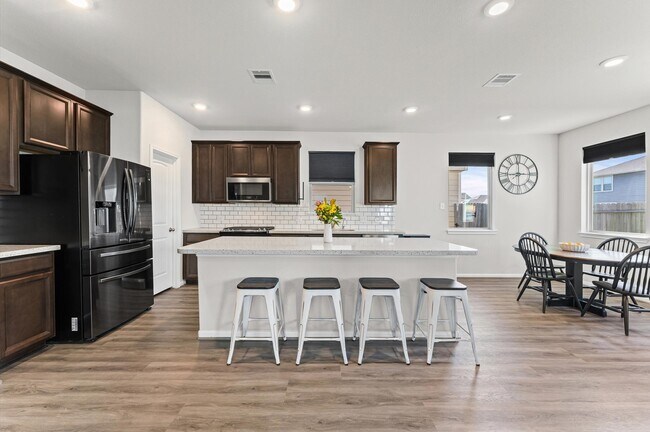 Building Photo - 5343 Marisol Cv Dr