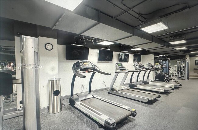 Building Photo - 3020 NE 32nd Ave