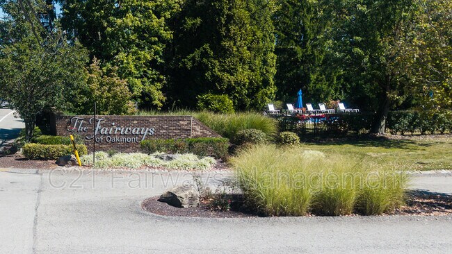 Building Photo - 804 Fairways Dr