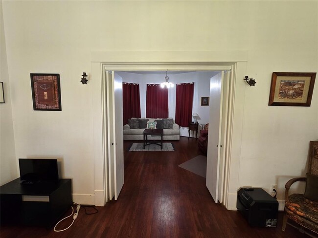 Building Photo - 916 Avenue H