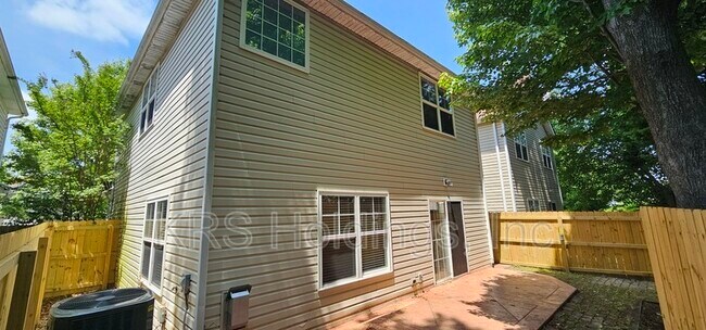 Building Photo - 848 Gem Ct