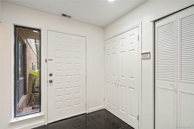 Building Photo - 236 Hamlet Dr