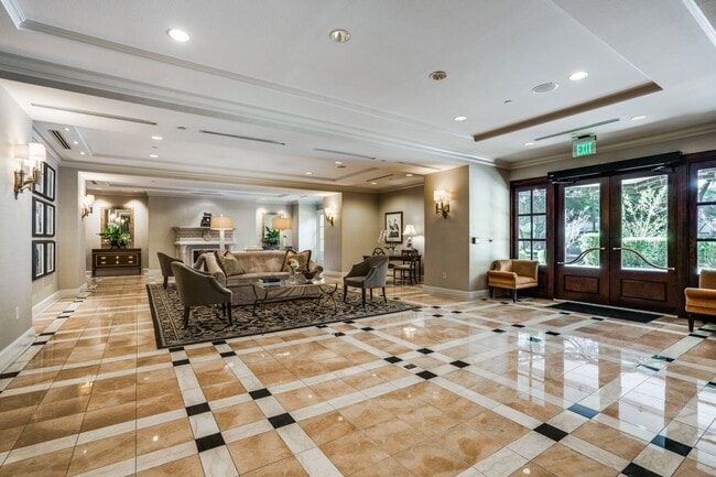 Building Photo - Gorgeous 9th Floor 1/1.5 Condo For Rent!