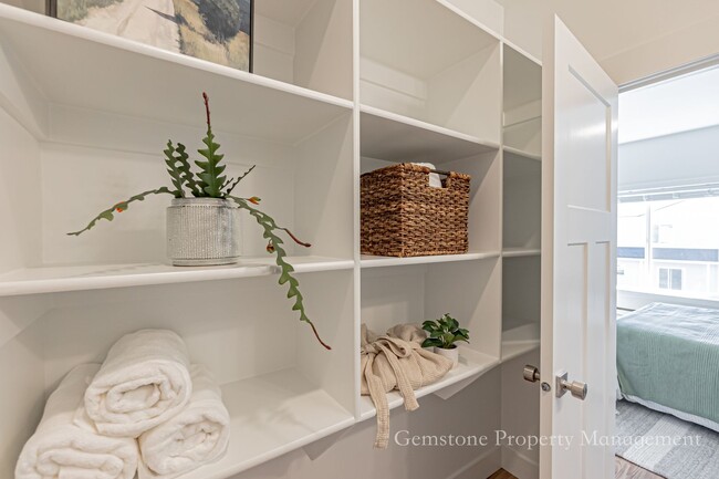 Building Photo - END UNIT - Darling 3 Bed 2.5 bath townhome...