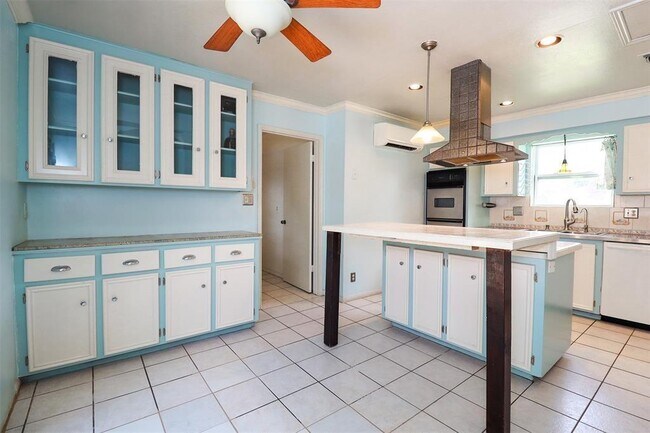 Building Photo - 14202 Ella Lee Ln