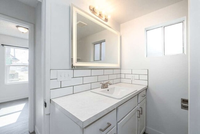 Building Photo - 2012 N Cincinnati St