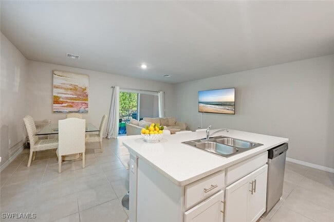 Building Photo - 15201 Wildflower Cir