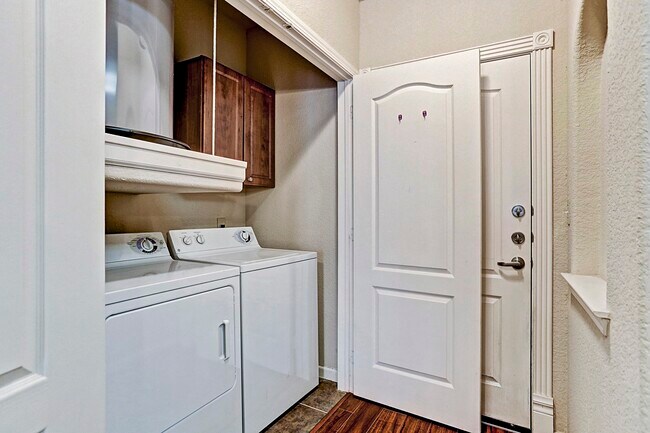 Building Photo - 1711 Old Spanish Trl