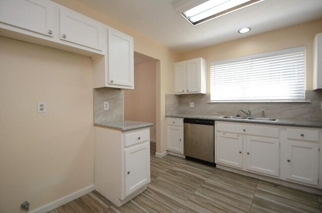 Building Photo - 15 S Tallowberry Dr