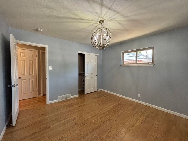 Building Photo - 3 Bed/2 Bath Ranch Home on Large Lot with Oversized Garage