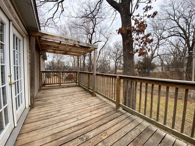 Building Photo - Great location on Monkey Island at Grand Lake!