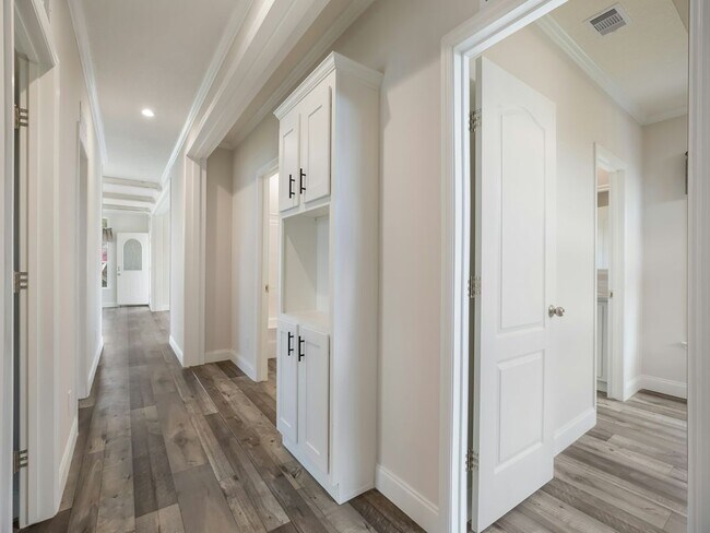 Building Photo - 425 Union St