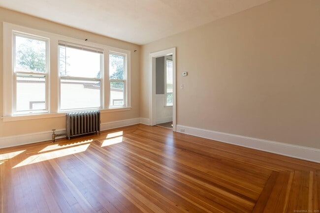 Building Photo - 207 Divinity St