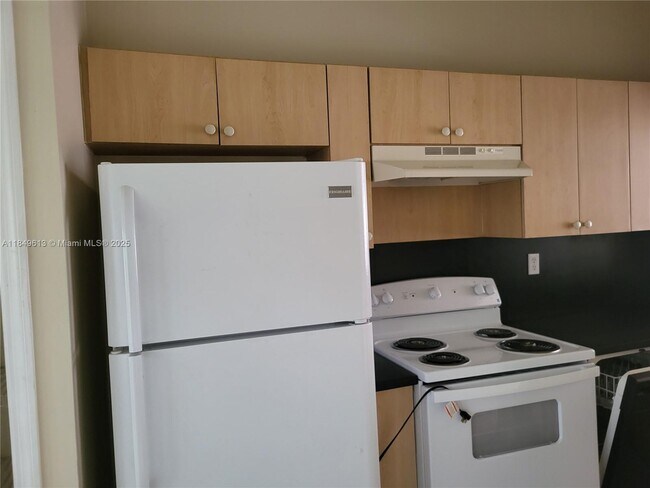 Building Photo - 1250 SE 28th Ct