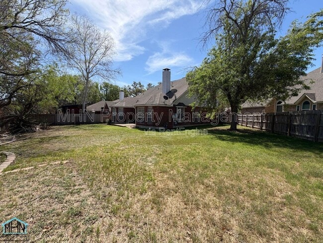 Building Photo - 1307 Adobe Run