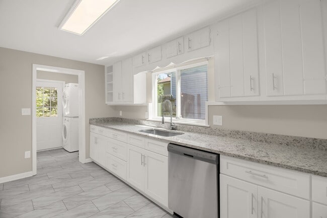 Building Photo - 2510 Harley Dr