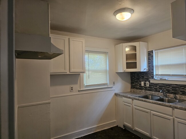 kitchen - 15358 Stansbury St