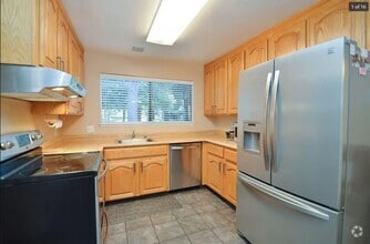 Building Photo - $2,790 - GORGEOUS TWO BEDROOM CENTRAL FREM...