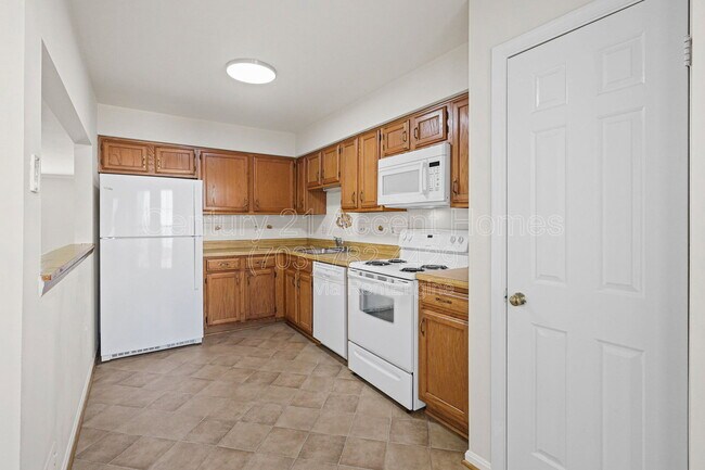 Building Photo - 6719 Sunset Woods Ct
