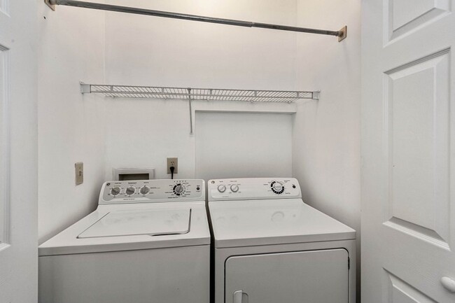 Building Photo - FULLY FURNISHED, MONTHLY LEASE 2BR condo j...