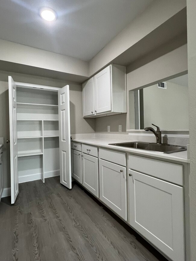 Building Photo - 3305 Red Bluff Rd