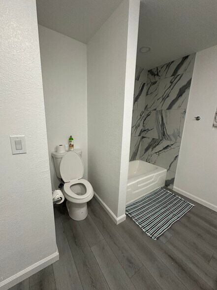 Building Photo - 6435 Camarilla Ave
