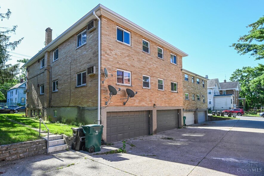 Building Photo - 6155 Ridge Ave