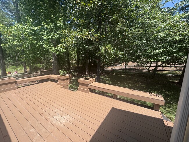 Building Photo - 100 Kingswood Cir
