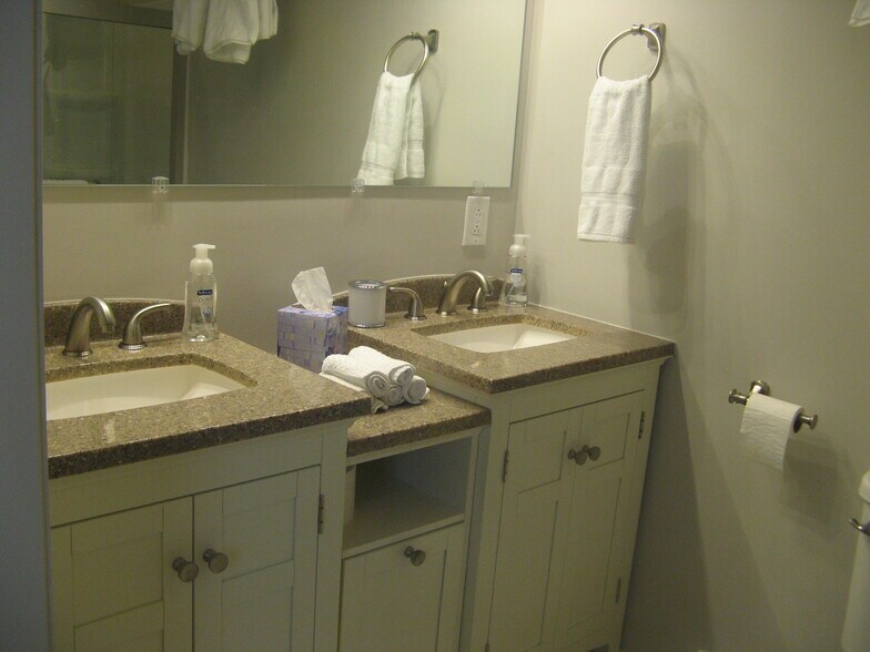 Master Bath - 5721 Northumberland St