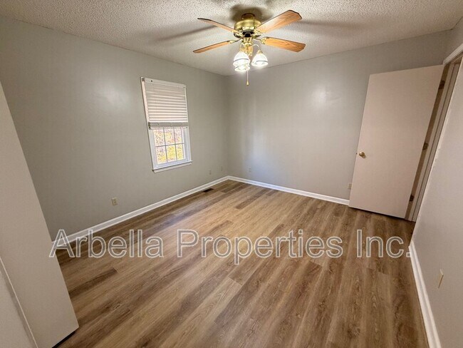 Building Photo - 1711 Herrin Dr