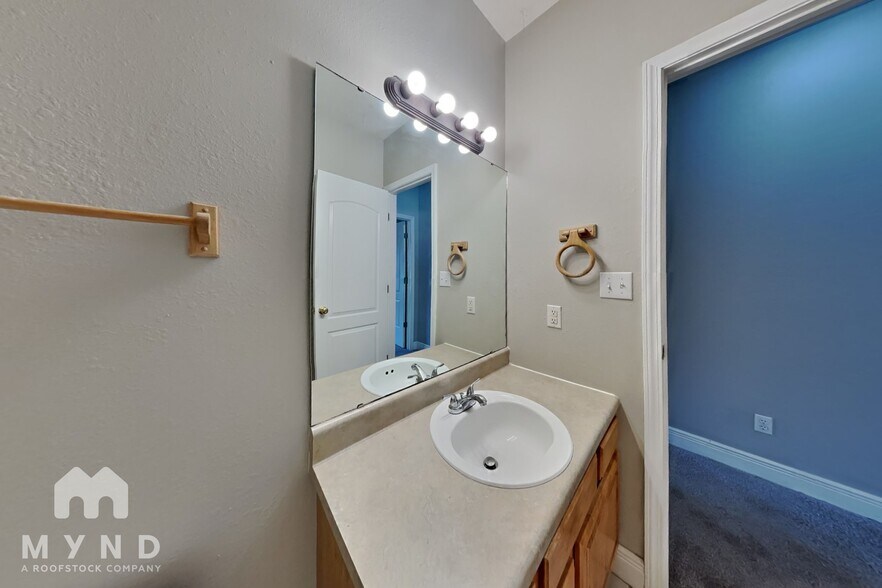 Building Photo - 5651 N 13th Ave