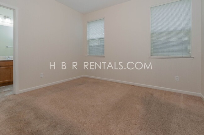 Building Photo - South Tracy 4-Bed Home with First-Floor Bedroom