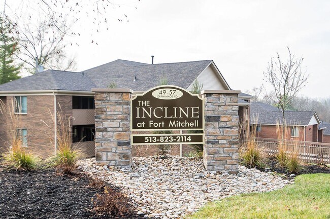 Primary Photo - Luxury Two-Bedroom, Stainless Appliances, ...