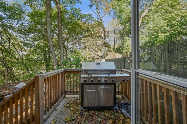 Building Photo - Furnished Rental in Shadyside