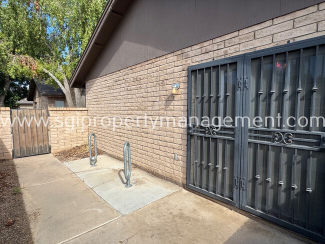 Building Photo - 117 W Concorda Dr