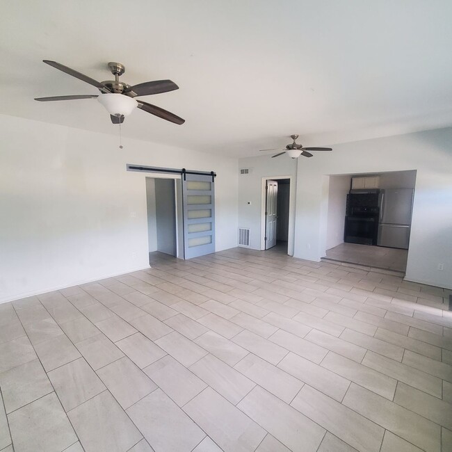 Building Photo - Spacious & Unique 1 Bedroom Cottage