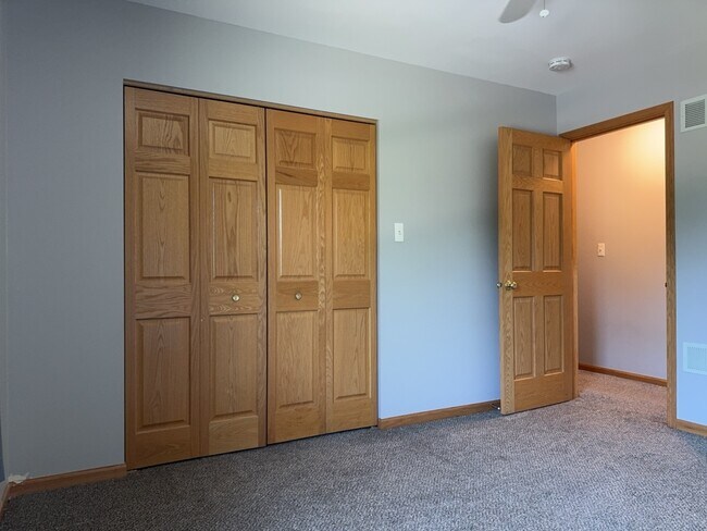 Building Photo - 36420 N Tamarack Dr