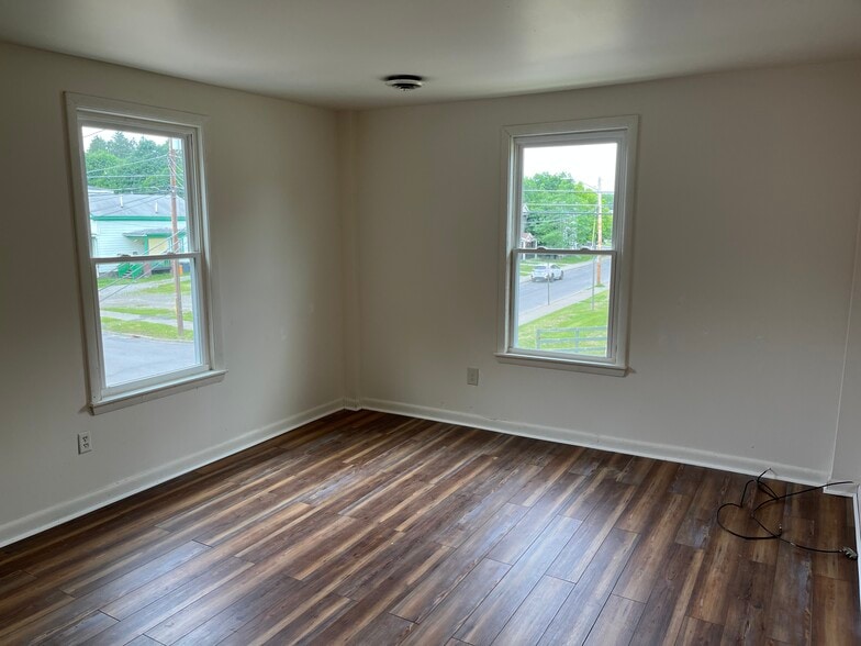 Building Photo - 36 Mitchell St