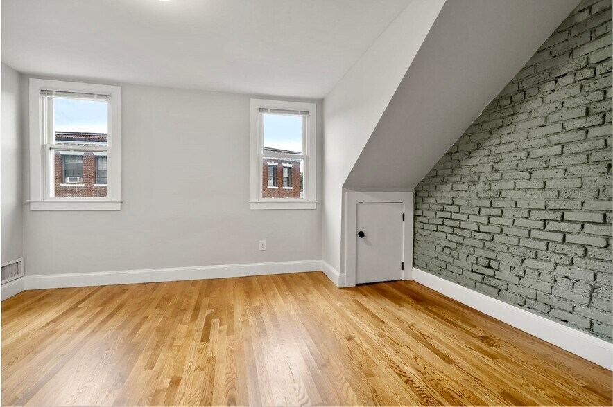 Building Photo - 129 Sutherland Rd
