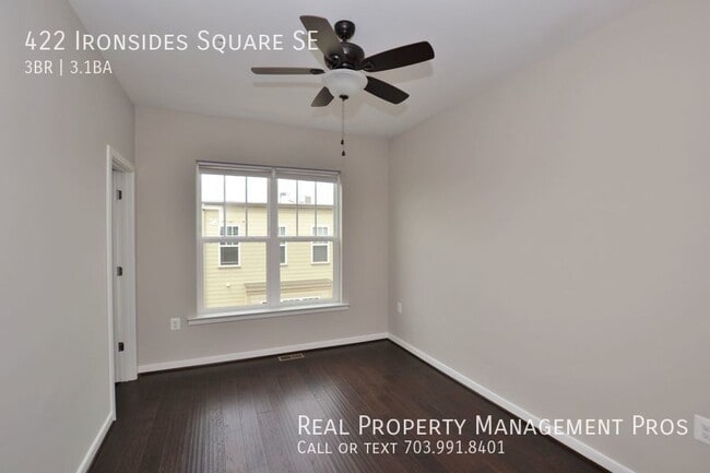 Building Photo - 422 Ironsides Square SE