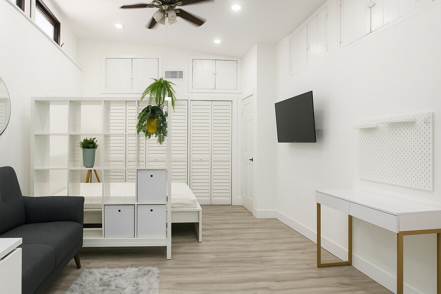 Private Studio Efficiency - 2415 SW 64th Ave