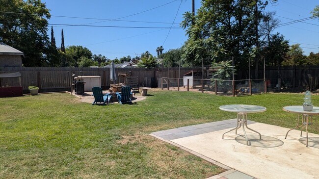 Building Photo - 4665 W Hedges Ave