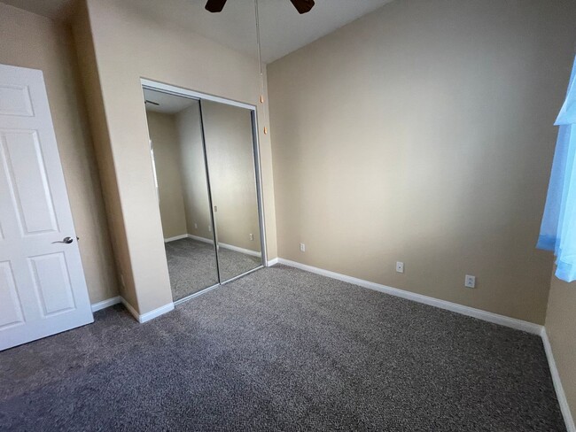 Building Photo - Apple Valley-Del Web Home, 2 Bedrooms,2 Ba...