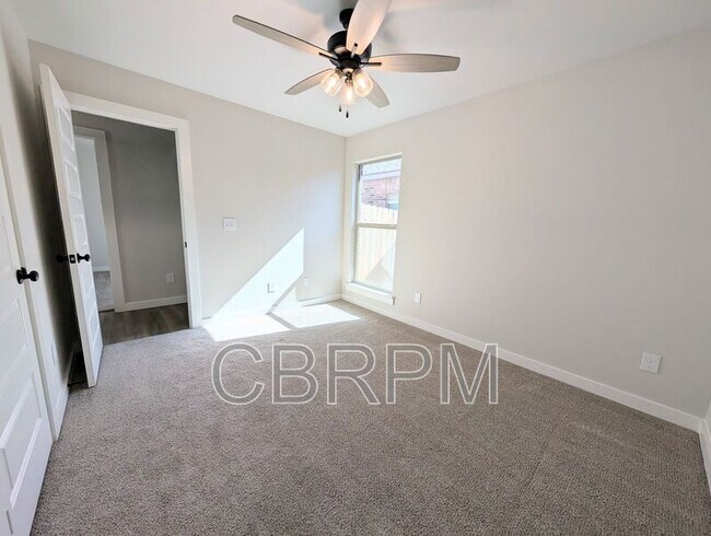 Building Photo - 3220 Cottonwood Ave