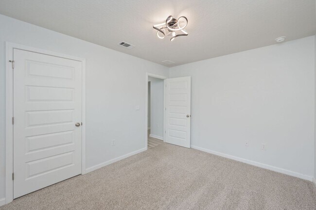 Building Photo - 522 Mary Lou Way